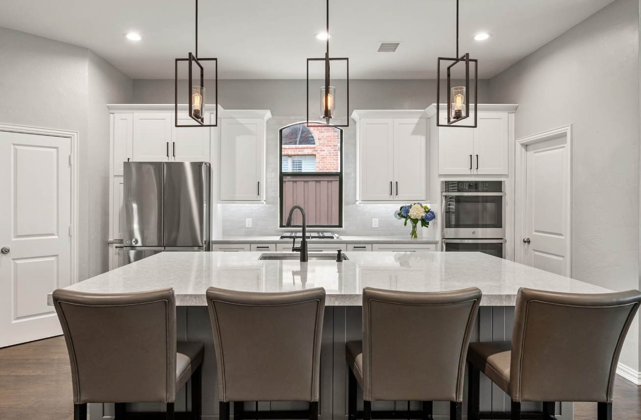 Toro - Kitchen Project with Large Island